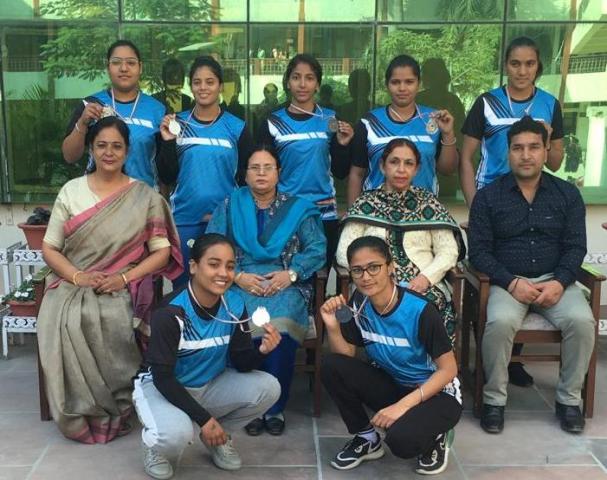 Yamunanagar : गुरू नानक गर्ल्स कॉलेज ने वेटलिफ्टिंग में चौथी बार जीता गोल्ड