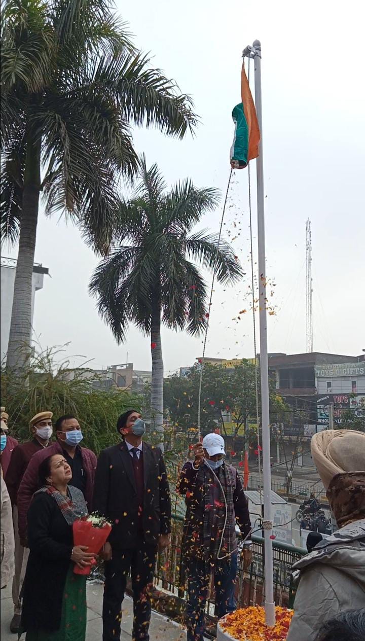 Yamunanagar : निगम कार्यालय में महापौर ने फहराया राष्ट्रीय ध्वज