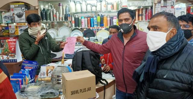 Yamunanagar : बिना मास्क मिले 16 दुकानदारों के कटे चालान