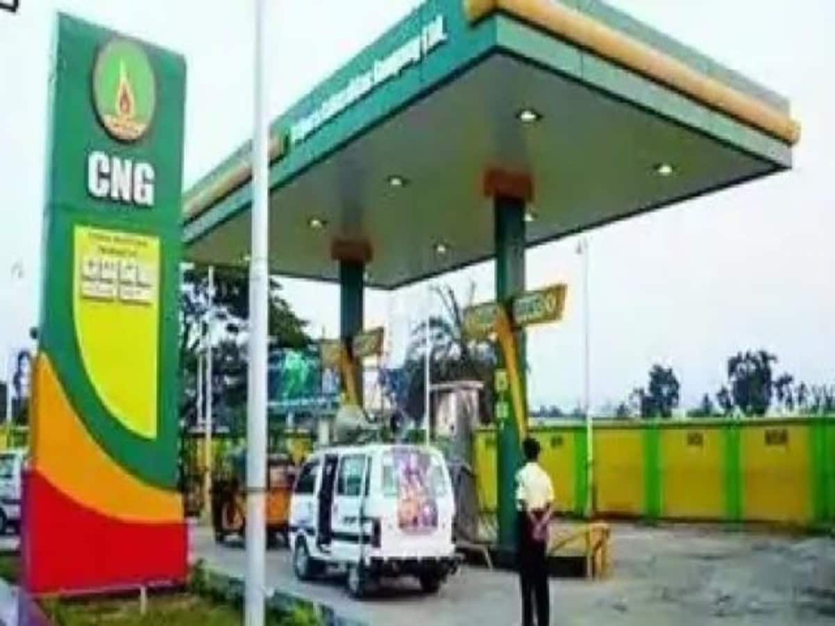 एक और बड़ी कंपनी ने घटाए CNG के दाम, राहत के बीच रेंग रहे 2 शेयर