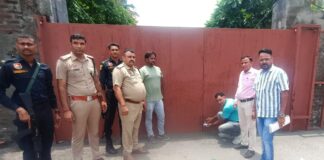 रिहायशी क्षेत्र में था स्कूल का गेट, कोर्ट के आदेश पर निगम ने किया सील Yamunanagar Hulchul